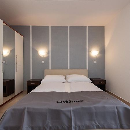 Villa Mona Apartments Ražanj Kamer foto