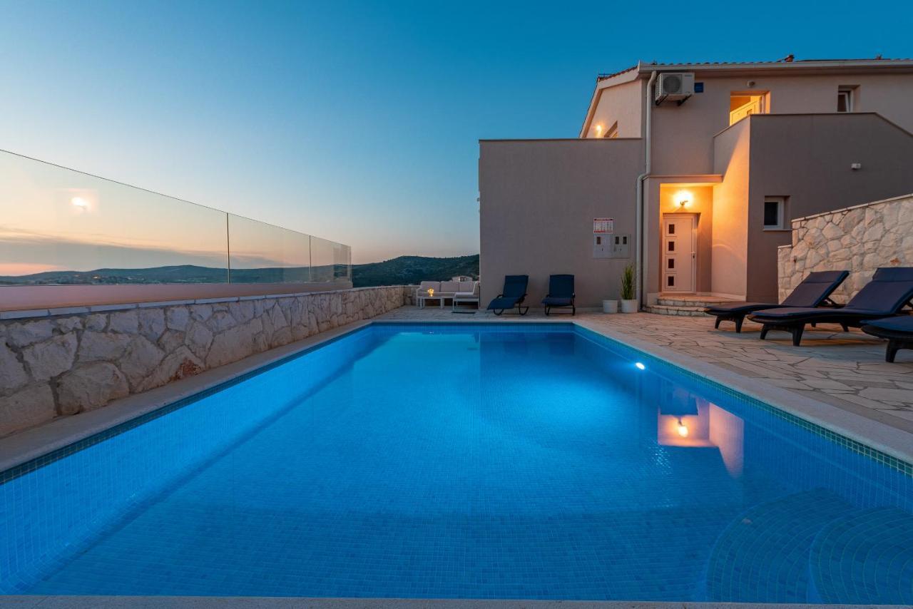 Villa Mona Apartments Ražanj Buitenkant foto