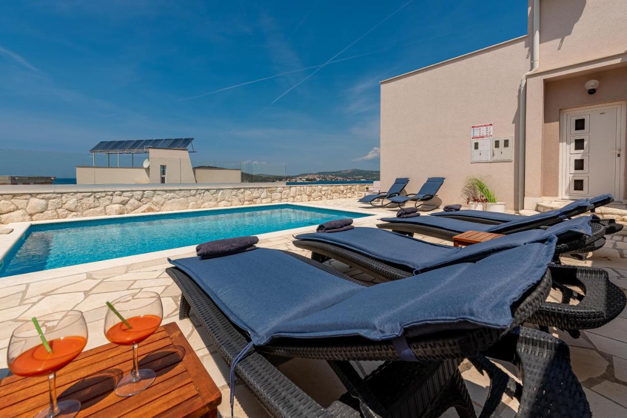 Villa Mona Apartments Ražanj Buitenkant foto