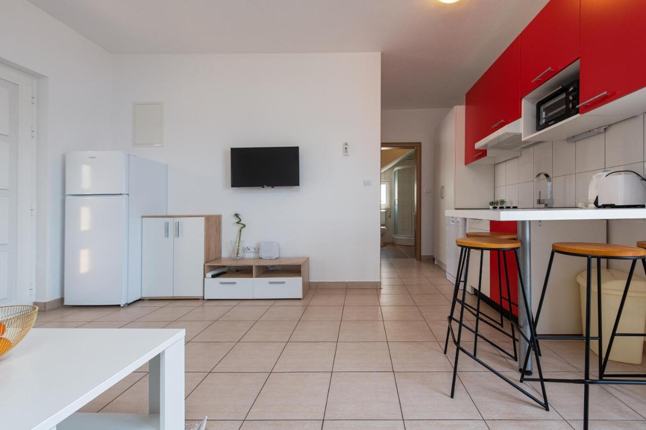 Villa Mona Apartments Ražanj Buitenkant foto