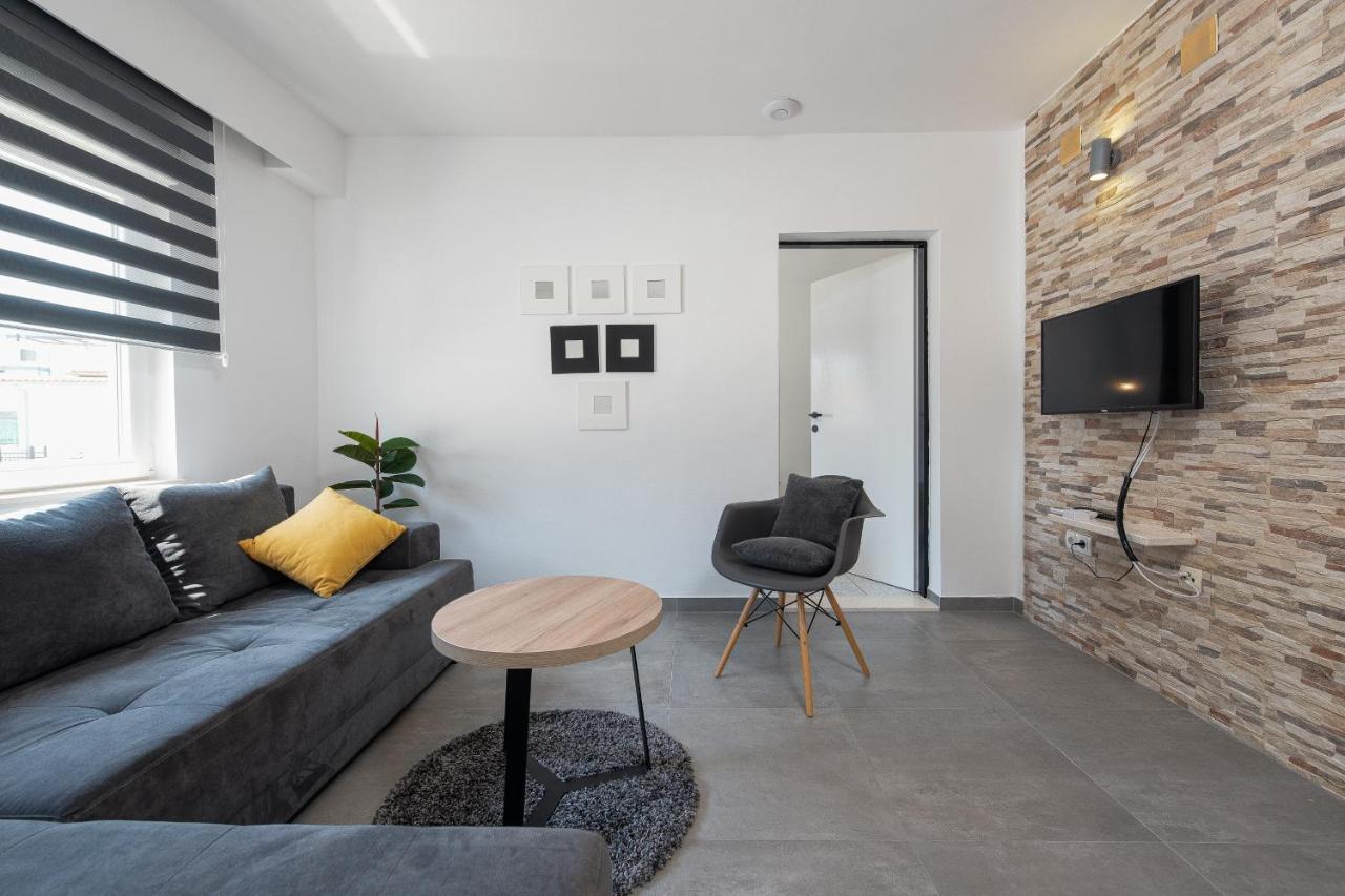 Villa Mona Apartments Ražanj Buitenkant foto