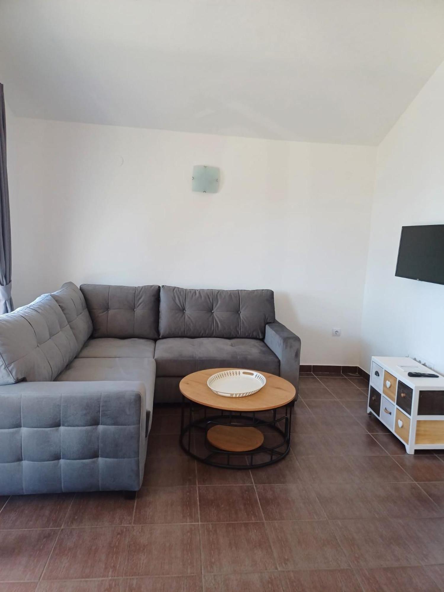 Villa Mona Apartments Ražanj Buitenkant foto