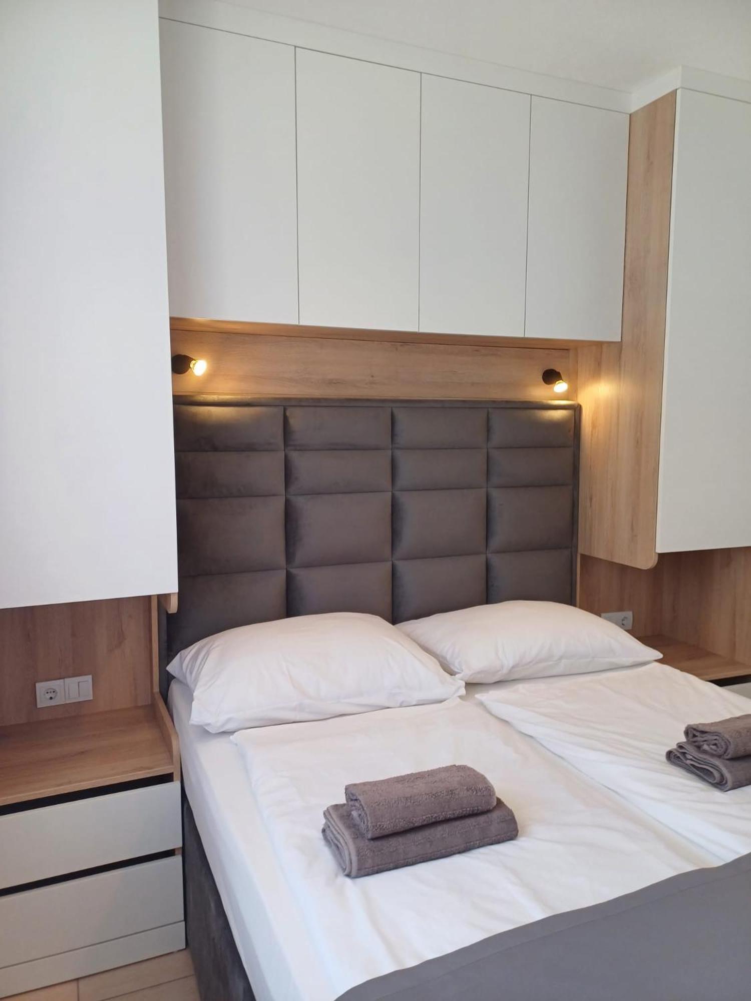 Villa Mona Apartments Ražanj Buitenkant foto